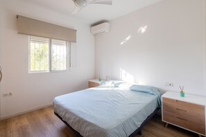 2 bedrooms, iron/ironing board, free WiFi, bed sheets