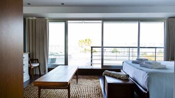 4 bedrooms, in-room safe, desk, iron/ironing board