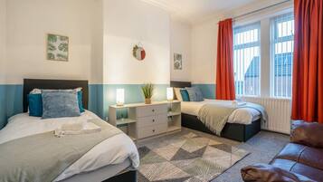 3 Schlafzimmer, Schreibtisch, Bügeleisen/Bügelbrett, WLAN