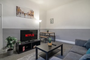 Una televisión, una oficina