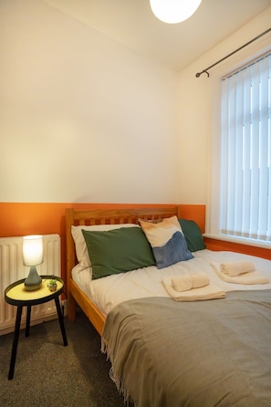 3 dormitorios, escritorio, tabla de planchar con plancha y wifi