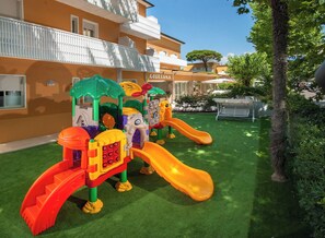 Zona de jocs infantil: a l'aire lliure