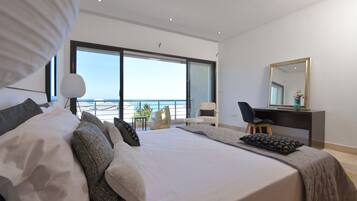 Family Villa | 4 bedrooms, iron/ironing board, free WiFi