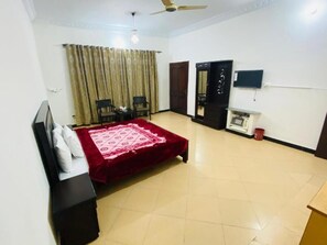 Standard Room | Desk, soundproofing, free WiFi - Lux Lounge Guest House  (Islamabad)