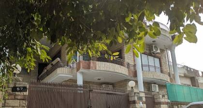 Lux Lounge Guest House