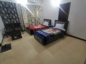 Chambre avec lits jumeaux | Bureau, chambres insonorisées, Wi-Fi gratuit