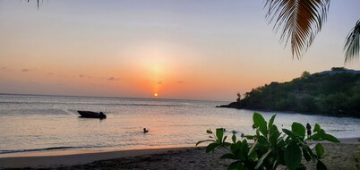 New construction spacious villa with beautiful sunset view quick ride to beach! 