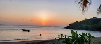 New construction spacious villa with beautiful sunset view quick ride to beach!
