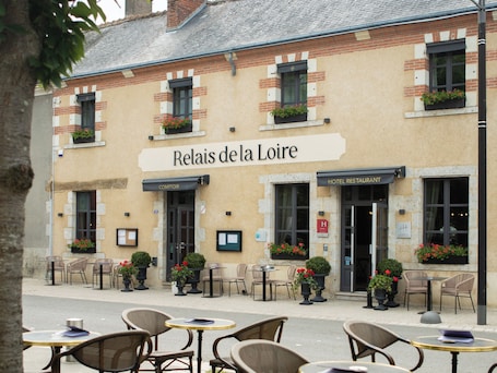 Front of property. Relais de la Loire