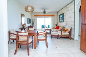 Smart TV - Kitebeach Oceanfront 2 Bedroom Apartment (Puerto Plata, República Dominicana)