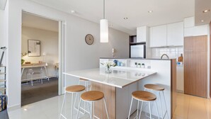 Interior - Bright 3bdrm City Skyline views CATBus,WACA,Optus (East Perth)