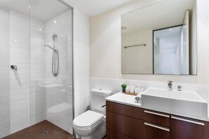 Hair dryer - Bright 3bdrm City Skyline views CATBus,WACA,Optus (East Perth)