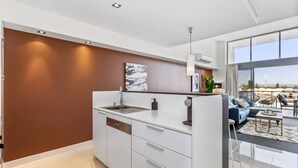 Interior - Bright 3bdrm City Skyline views CATBus,WACA,Optus (East Perth)