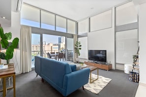 テレビ、書斎 / ワークスペース