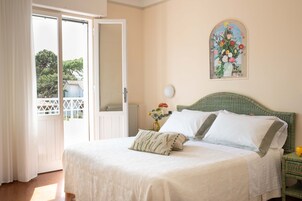 Quarto casal superior | Roupas de cama premium, edredons de pluma, cofres nos quartos