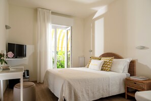 Superior Double Room | Premium bedding, down comforters, in-room safe, desk - Villa Arizona B&B (Cervia)