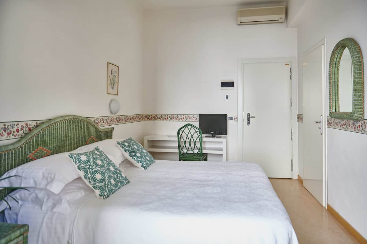 Double Room, Garden View | Premium bedding, down duvets, in-room safe, desk