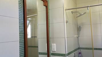 Suihku, bidee, pyyhkeet, saippua