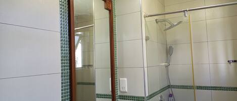 Suihku, bidee, pyyhkeet, saippua