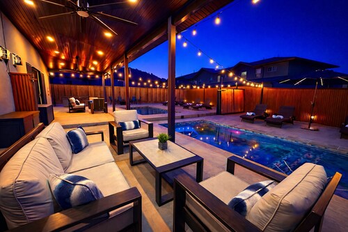 Moab Desert Hideaway: 6-Bedroom Luxury Estate with Year-Round Pool & 2 Hot Tubs