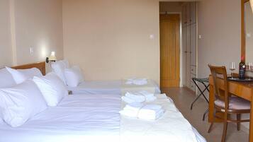 Classic Triple Room | Soundproofing, free WiFi