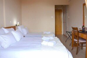 Classic Triple Room | Soundproofing, free WiFi - PARNON HOTEL (North Kynouria)