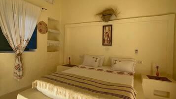 1 bedroom, iron/ironing board, travel crib, WiFi