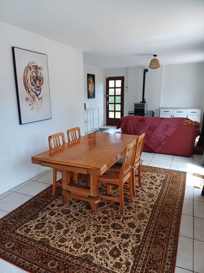 Dining - 3 Bedroom Bed & breakfast in Souppes-sur-Loing (Souppes-sur-Loing)