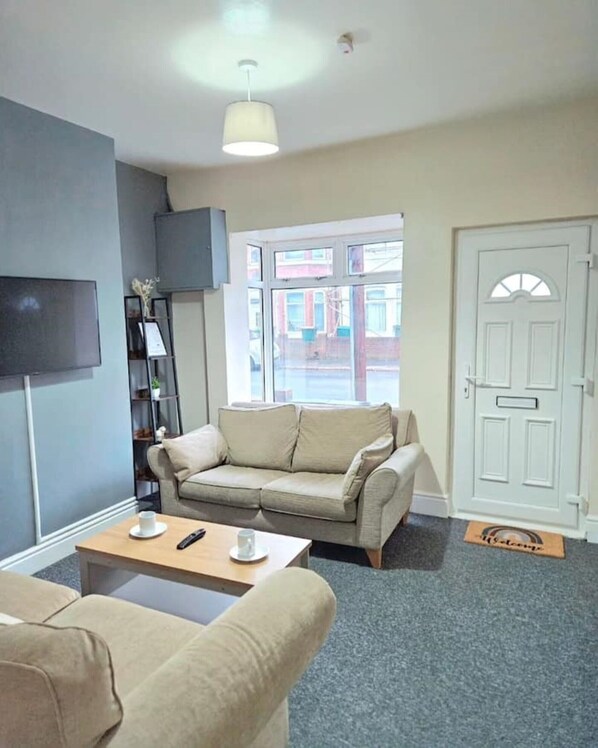 Smart TV - *Spacious/Luxury/Near City Center/Free Parking*
(Coventry)