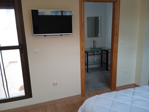 1 bedroom, free WiFi, bed sheets - Ático acogedor y con encanto en el centro de Granada (Granada)