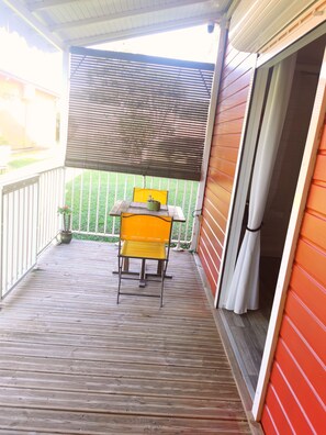 Outdoor dining - Bungalow Privatif Avec Accès Piscine (Goyave)