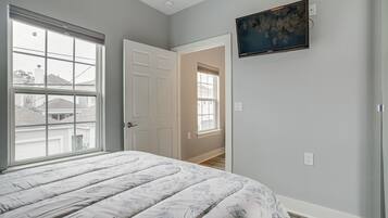 Apartemen (1 Bedroom) | 1 kamar tidur, setrika/meja setrika, dan seprai linen