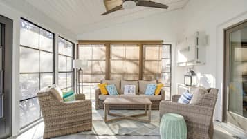 Apartment (3 Bedrooms) | Front of property