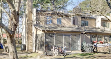 1 Mi to Bethany Beach: Townhome w/ Screened Porch!