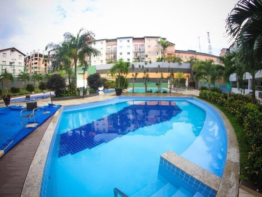 6 outdoor pools