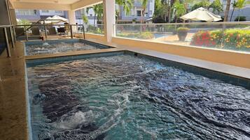 6 piscinas externas