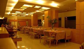 Daily buffet breakfast for a fee - Hotel Apna Palace (Indore)