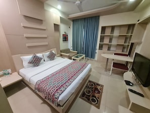 Luxury Double Room | Minibar, desk, laptop workspace, blackout drapes - Hotel Apna Palace (Indore)