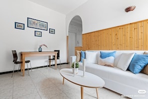 Apartment, 1 Schlafzimmer, Balkon, Stadtblick | Wohnbereich