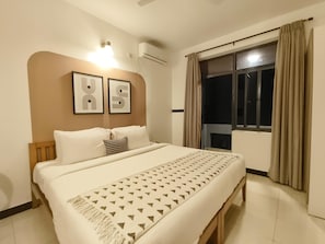 Standard Double Room | Desk - Olive Hotel Palace Road by Embassy Group (Bengaluru)