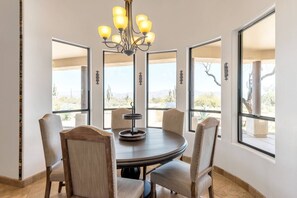 House, 4 Bedrooms | Dining