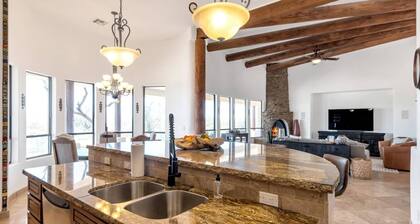 Casa Verde 4 Bedroom Home by RedAwning