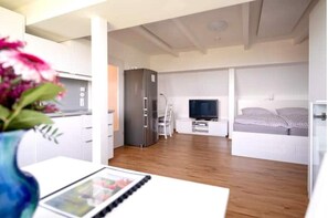 1 bedroom, desk, WiFi, bed sheets