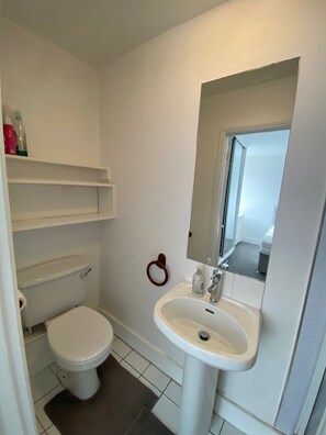Apartment | Bathroom | Shower, towels