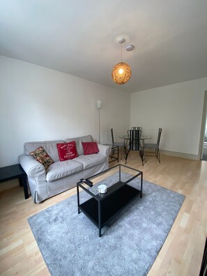 Apartment | Living area - Apartment - Sleeps 2 & Great Transport Links (London)
