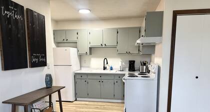 Capital Suite on 6th Street - King Bed / Downtown!