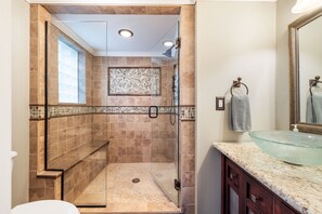 Shower, hair dryer, towels - Hillside Hot Tub Hideaway!  King Bed / Fire Pit (Nashville)