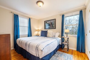 4 bedrooms, iron/ironing board, free WiFi, bed sheets