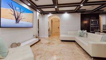 Villa, 5 Bedrooms, Accessible, Smoking | Living room