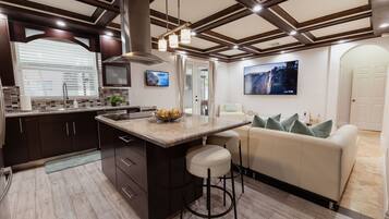 Villa, 5 Bedrooms, Accessible, Smoking | Interior